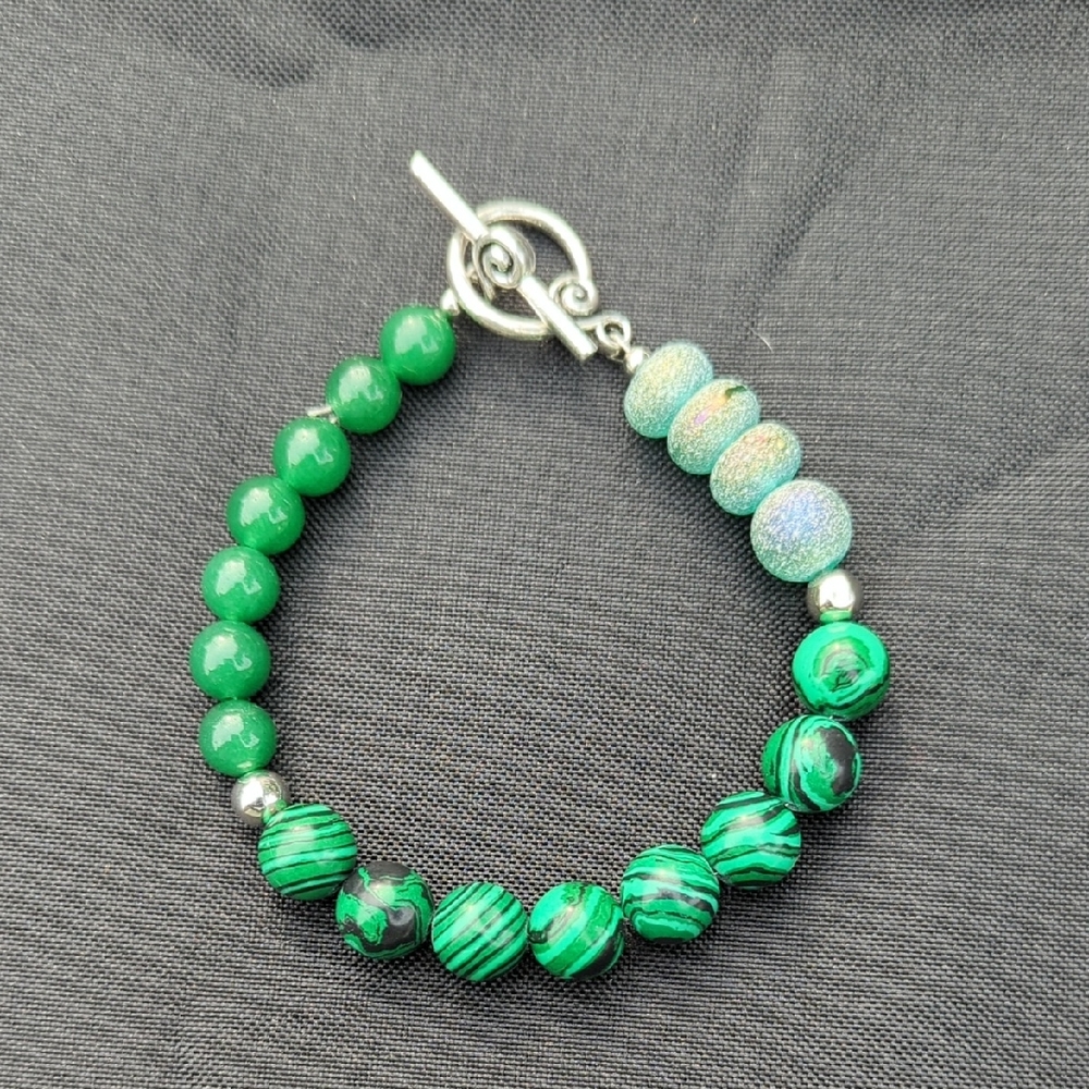 Green and Silver Beaded Bracelet with Elegant Design